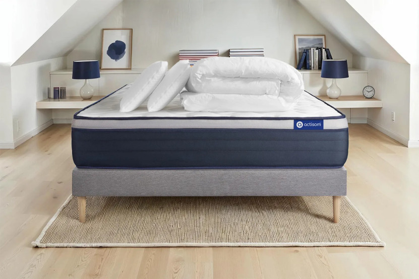 Pack lit complet 140x190 cm - Matelas + Sommier Gris (en kit) + 2 oreillers + Couette - Actimemo Max